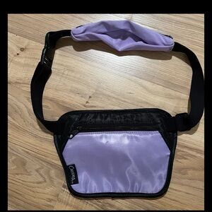Vintage Curves Women's Black & Purple Fitness Fanny Pack Crossbody Work Out